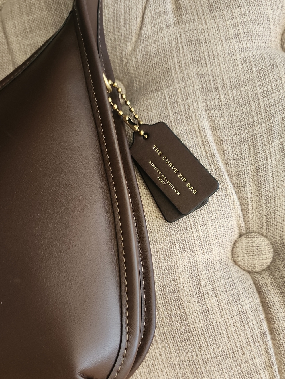 Coach Curve Zip Bag Maple - Picture 4 of 11